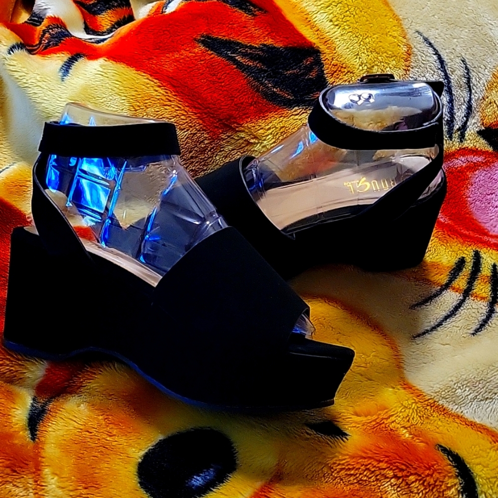 Sz 8 Black Rouge Wedges